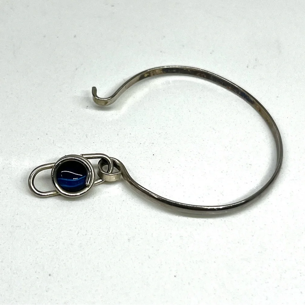 Vintage Silver Bangle Bracelet with enclosed Blue Stone Gemstone - Picture 6 of 6